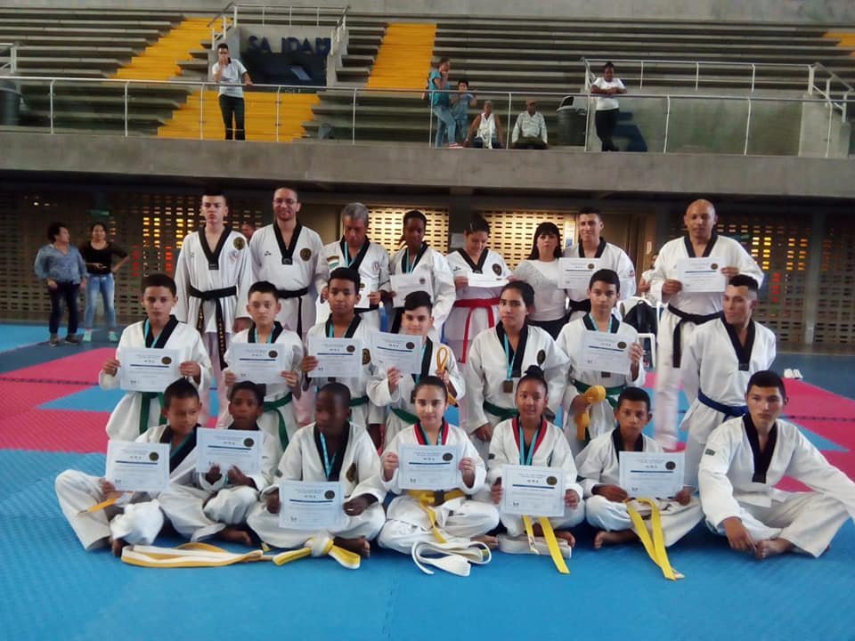 Estudiantes de taekwondo Club Master Quint Medellín Colombia